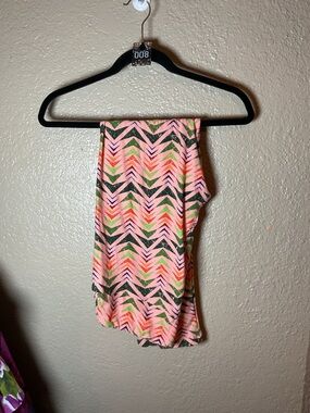 Lularoe Leggings Women’s Size TC Tall & Curvy Fits Sizes 12-18 Pink Triangles